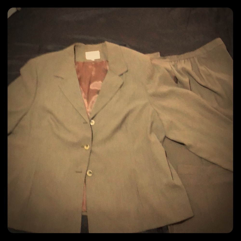 Andre Barreau green Size 28W pant suit